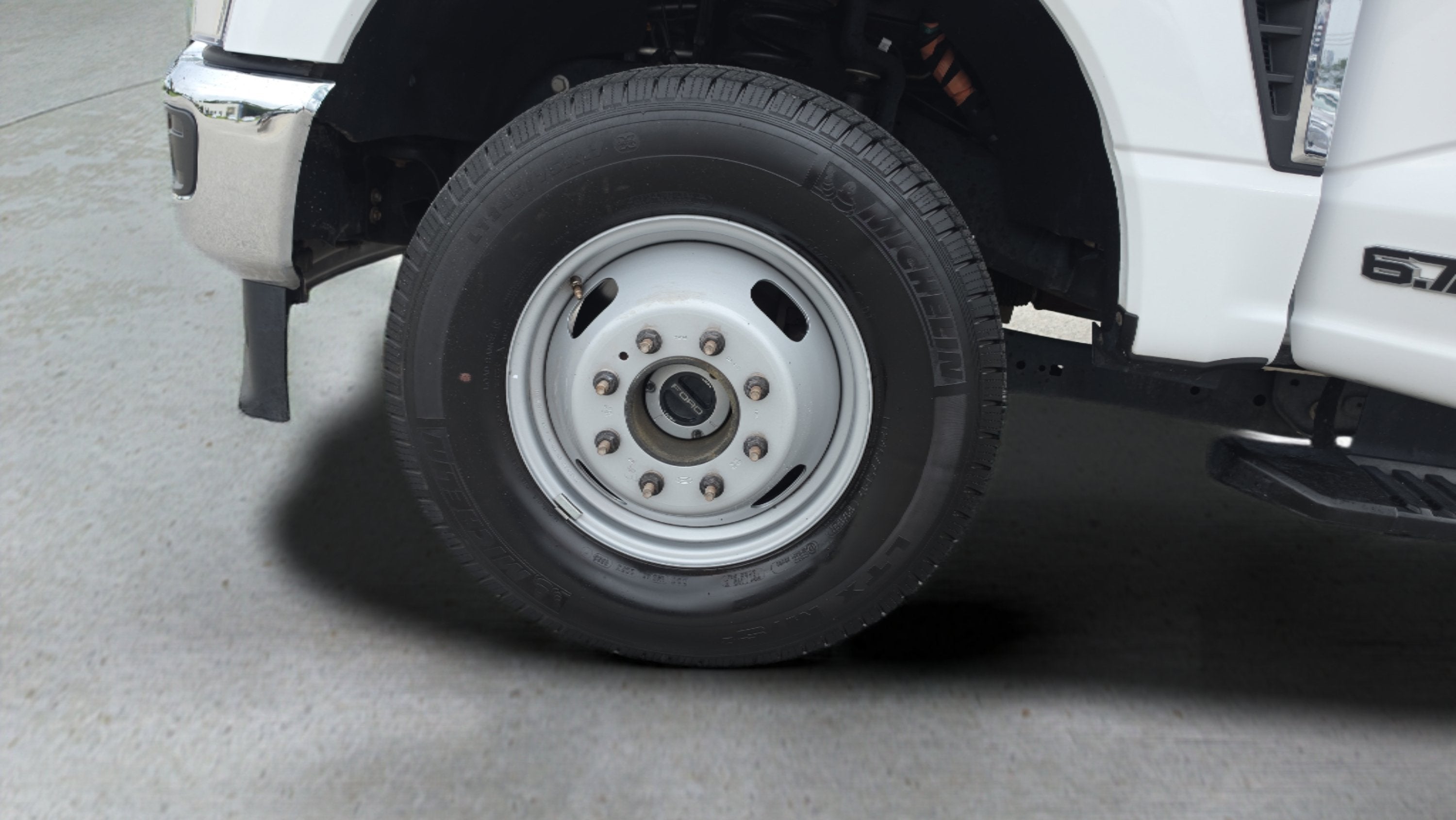 2025 Ford Super Duty F-350 DRW Base