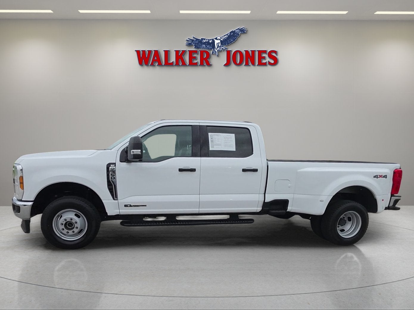 2025 Ford Super Duty F-350 DRW Base