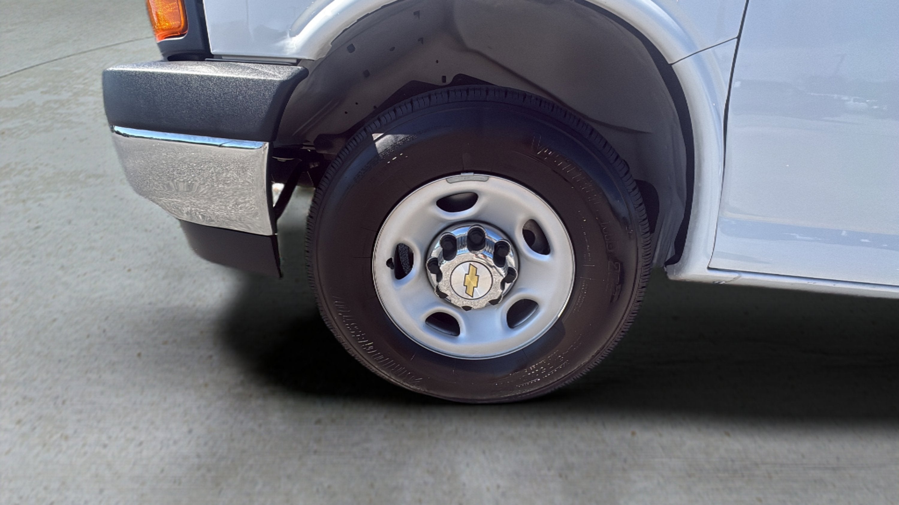 2024 Chevrolet Express Passenger LT