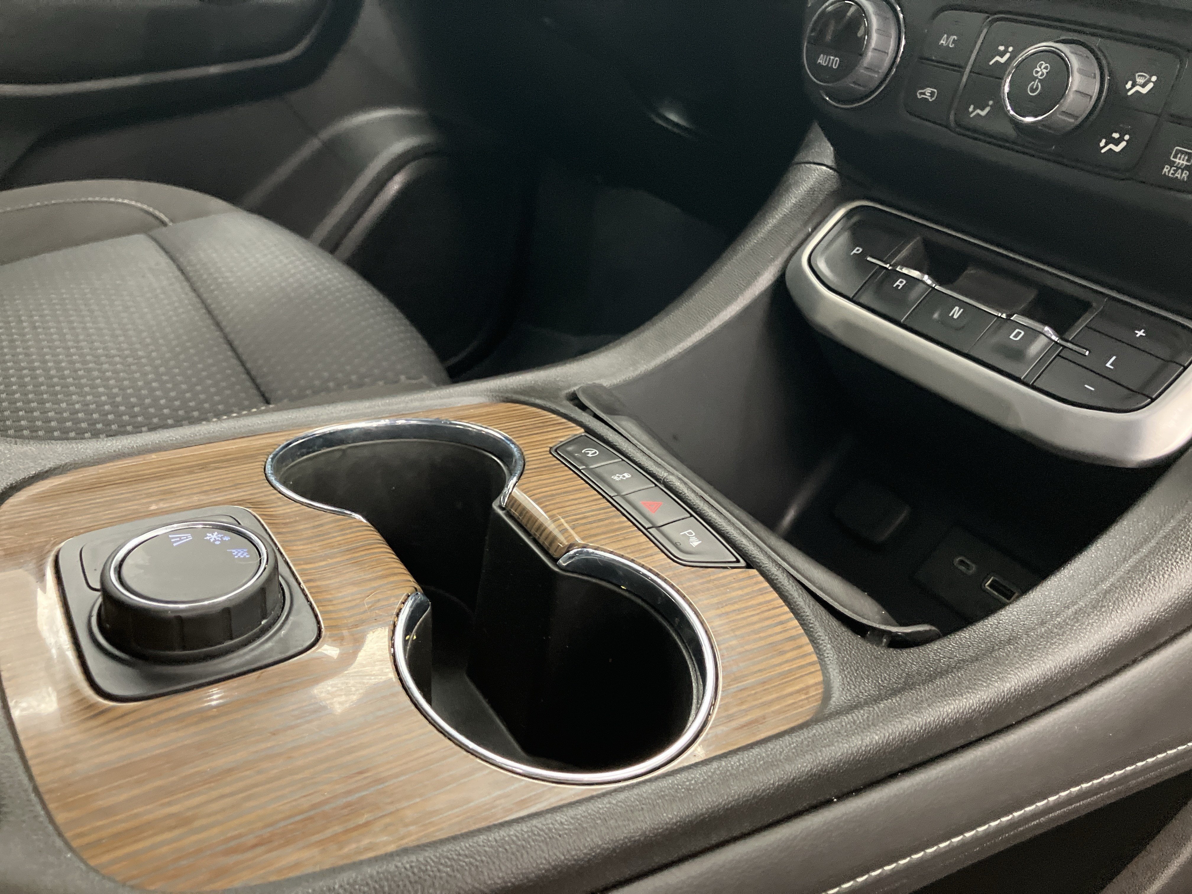 2022 GMC Acadia SLE