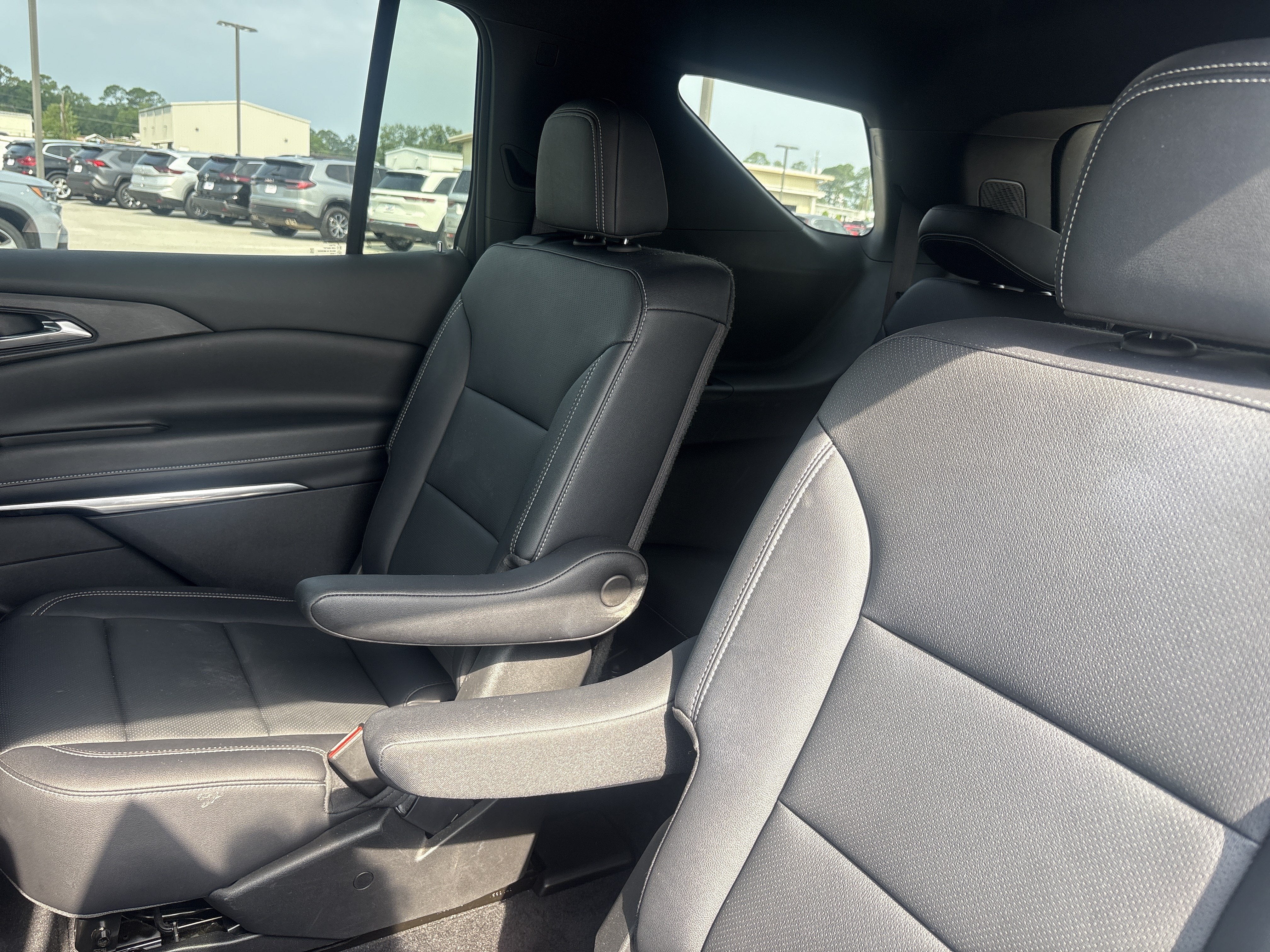 2025 Chevrolet Traverse AWD LT