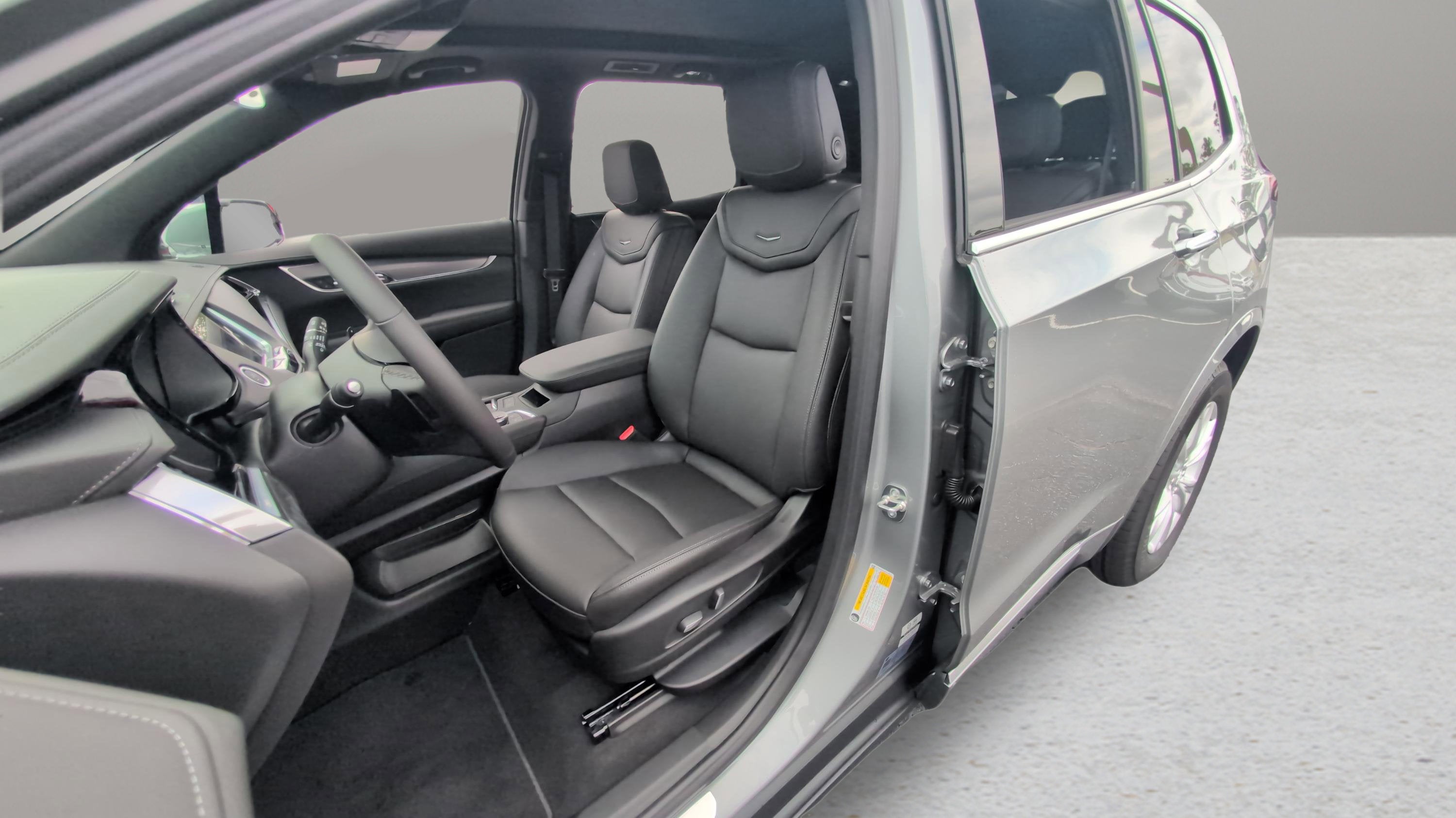 2025 Cadillac XT6 FWD Luxury