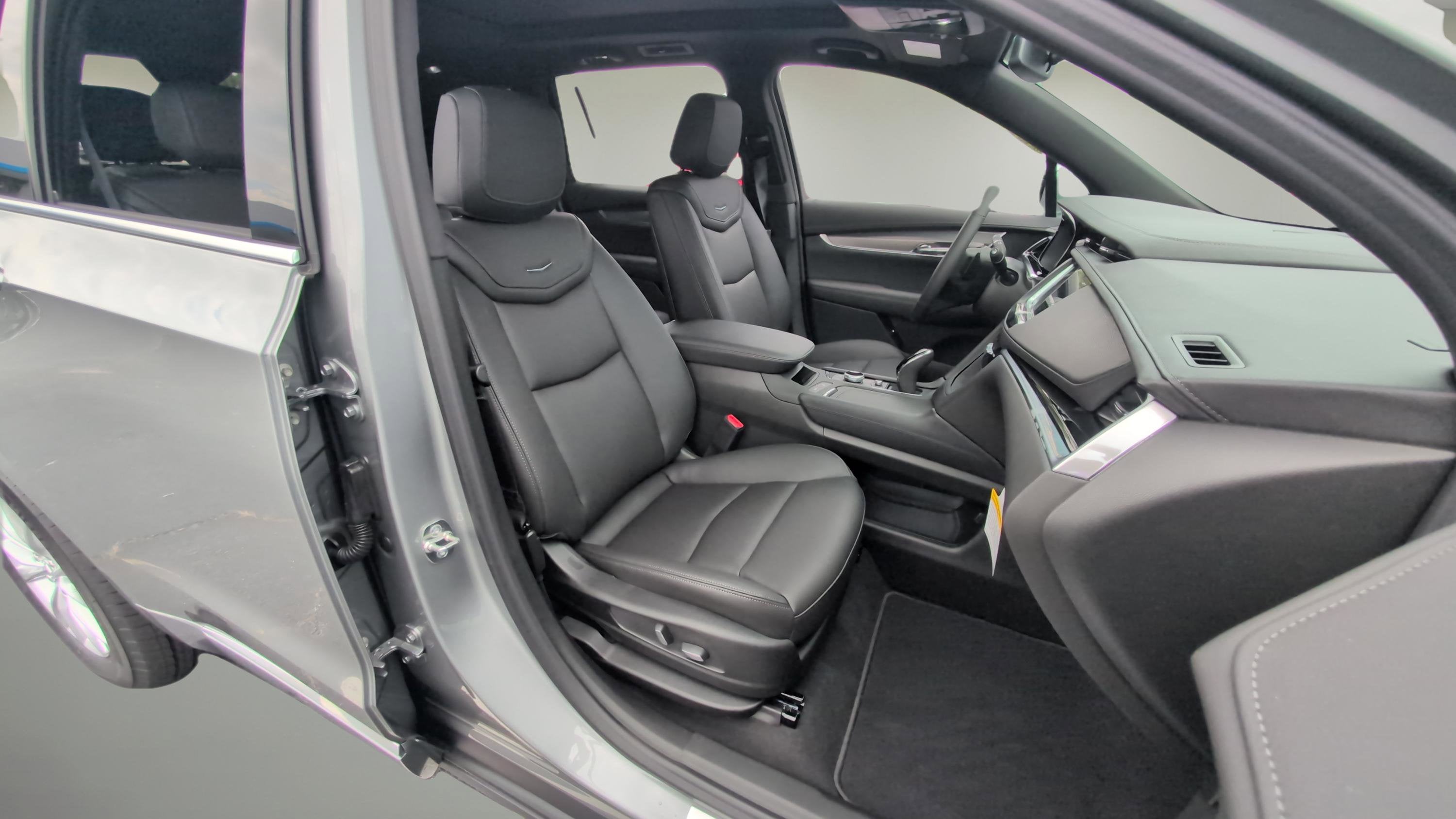 2025 Cadillac XT6 FWD Luxury