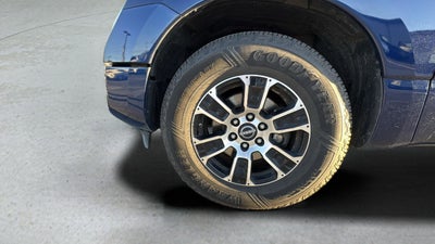 2023 Nissan Titan SV