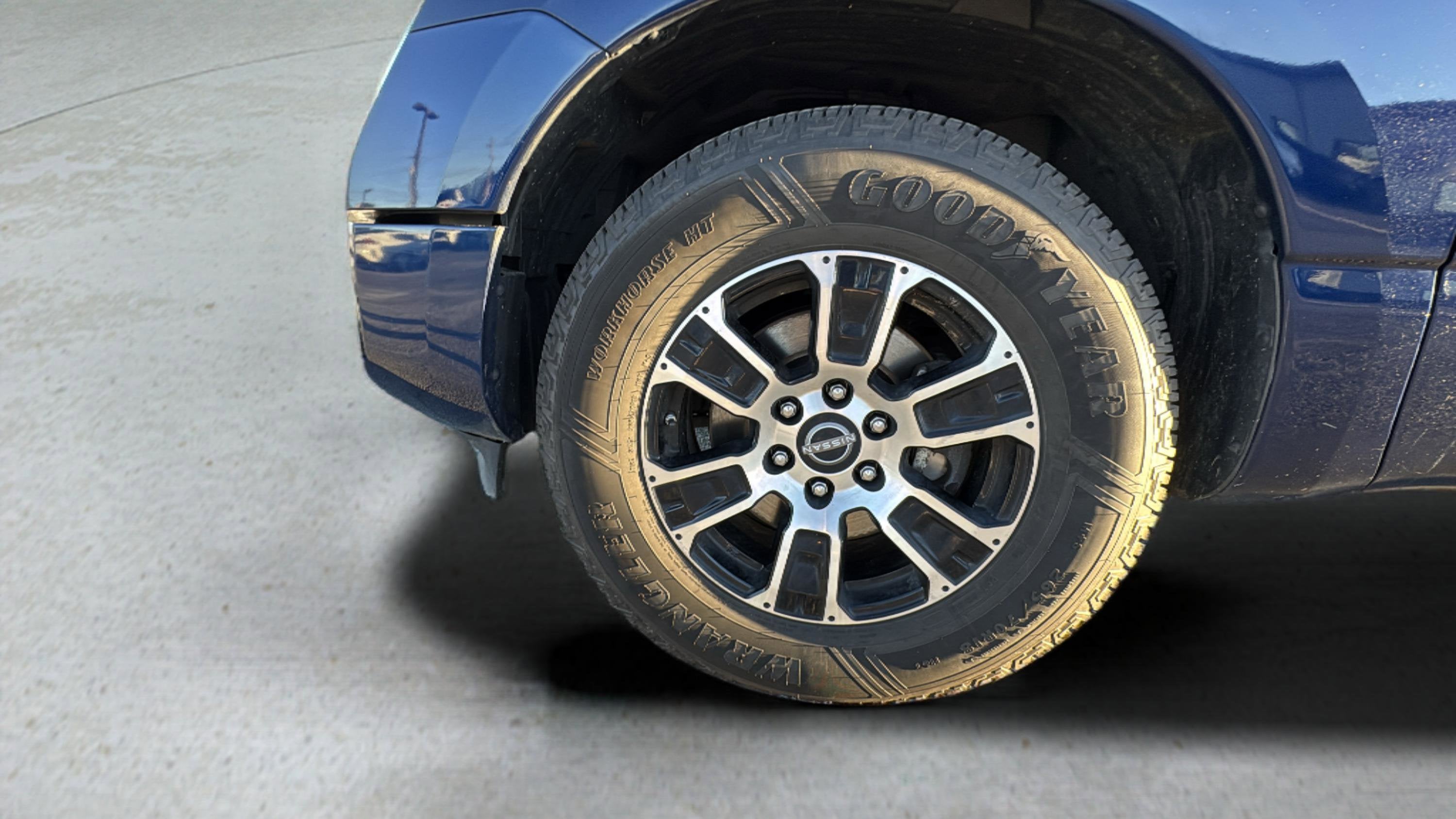 2023 Nissan Titan SV