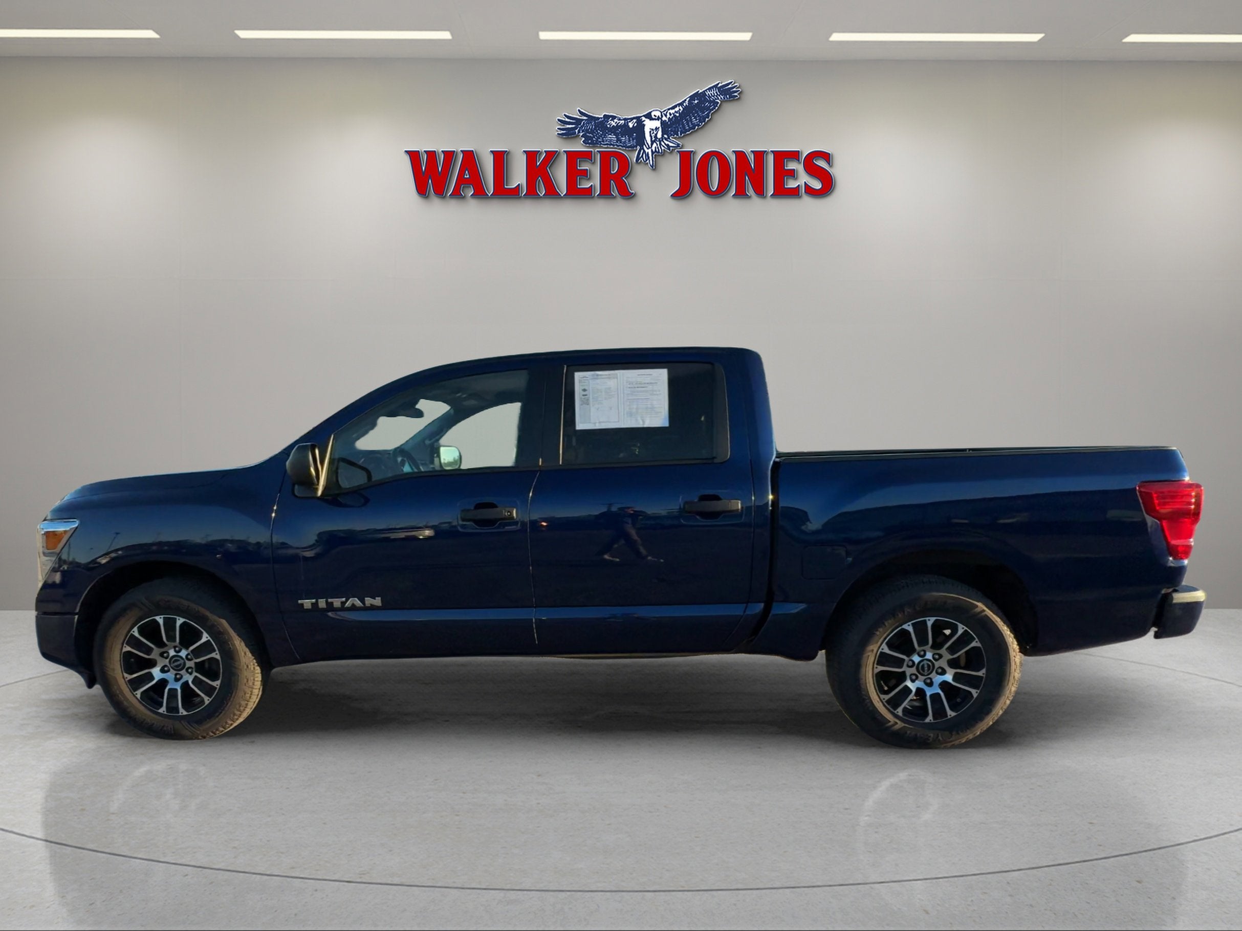 2023 Nissan Titan SV