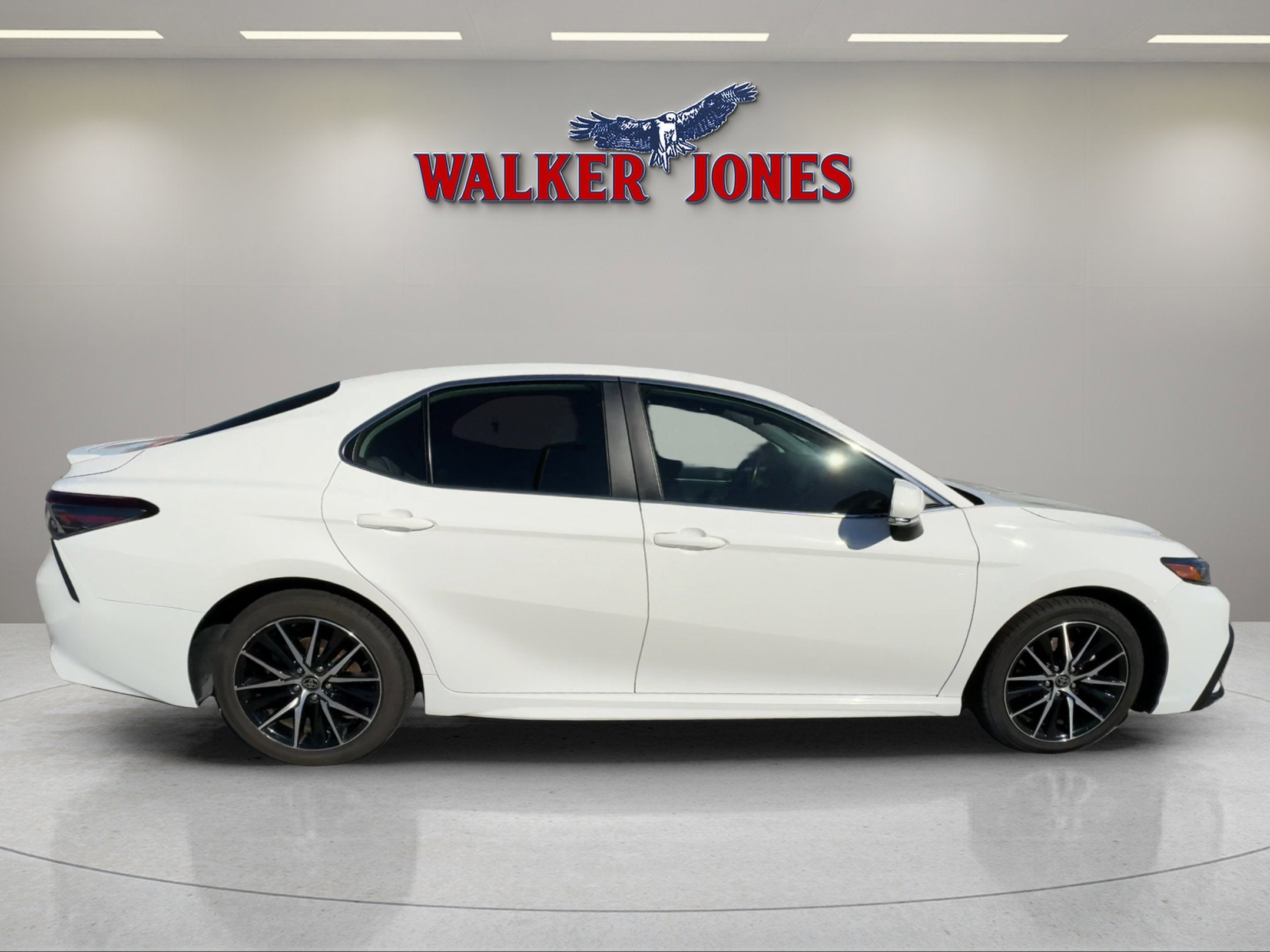 2023 Toyota Camry SE AUTO