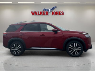 2023 Nissan Pathfinder Platinum