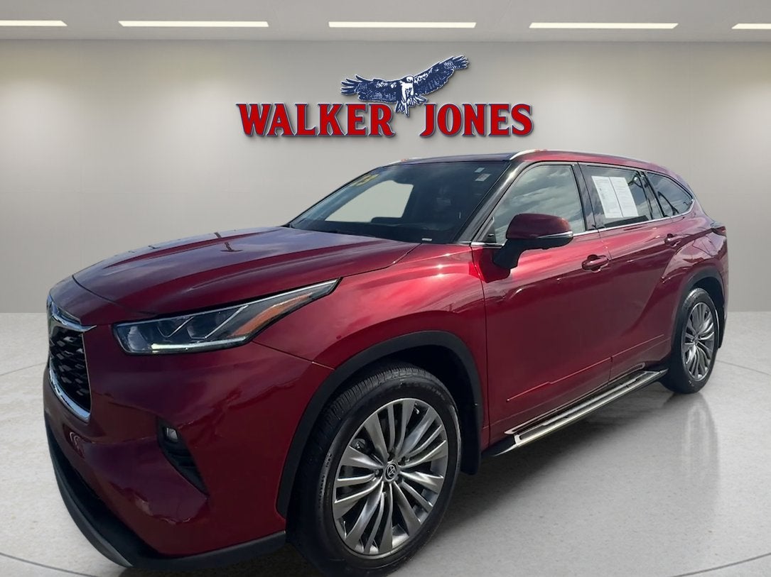 2023 Toyota Highlander Base