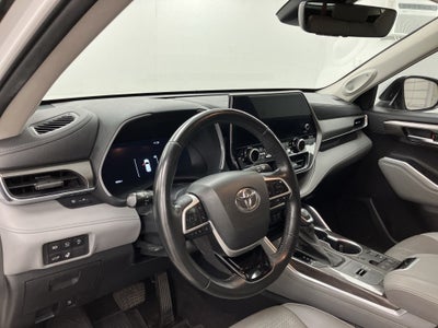 2023 Toyota Highlander Base