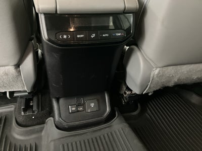 2023 Toyota Highlander Base