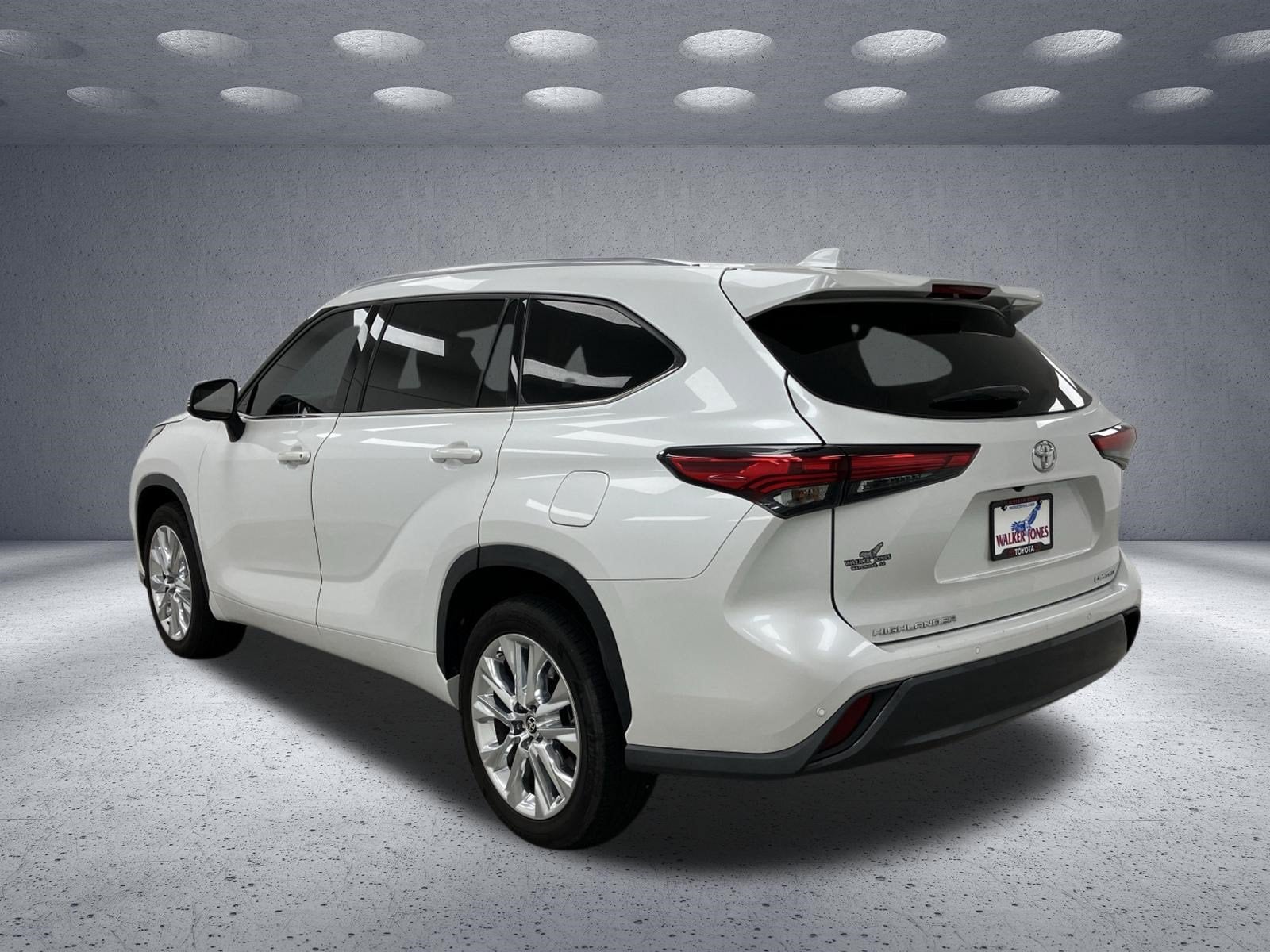 2023 Toyota Highlander Base
