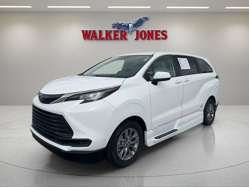 2022 Toyota Sienna LE