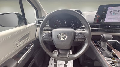 2022 Toyota Sienna LE