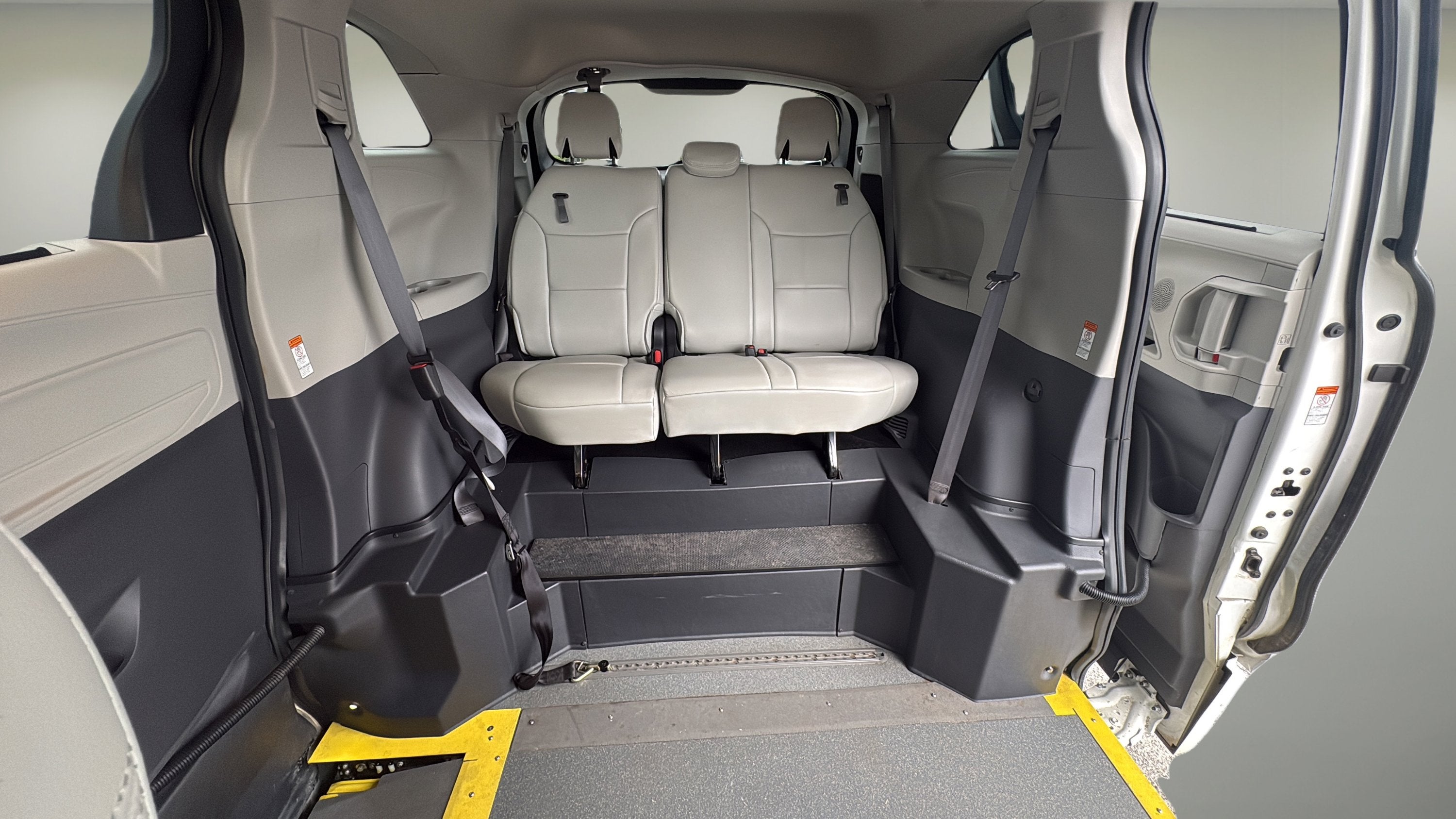 2022 Toyota Sienna LE