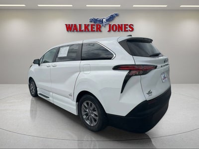 2022 Toyota Sienna LE