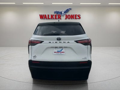 2022 Toyota Sienna LE