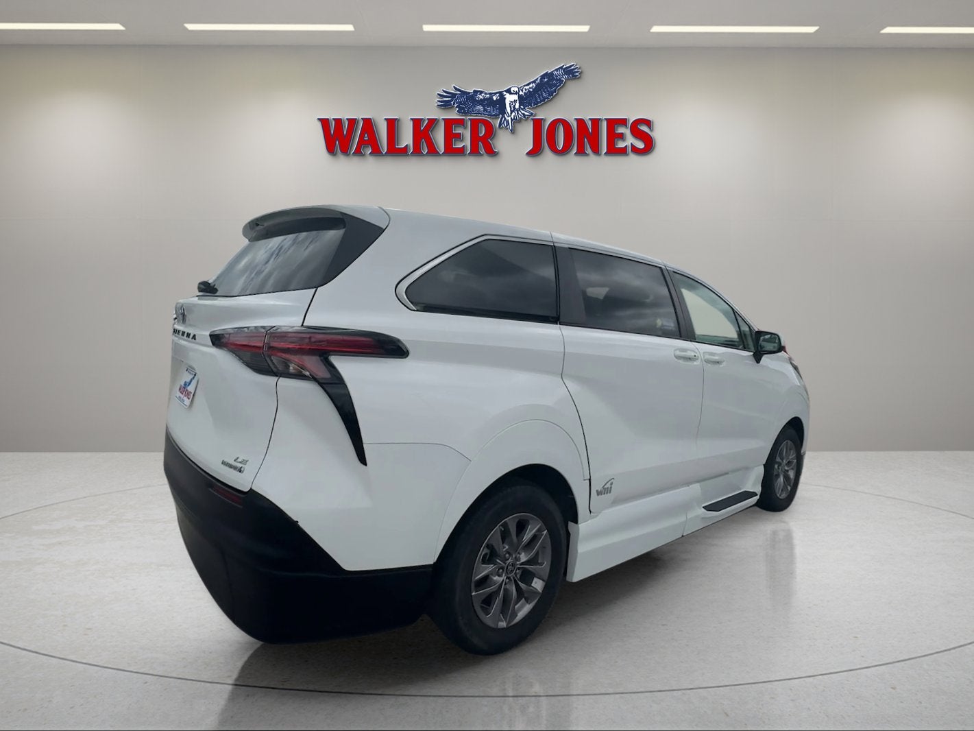 2022 Toyota Sienna LE