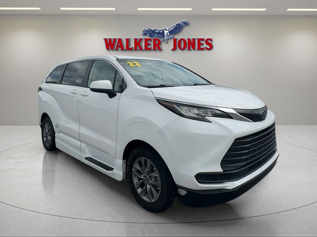 2022 Toyota Sienna LE