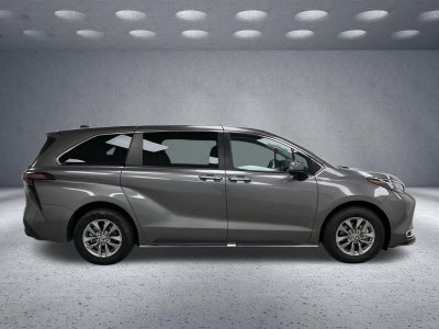 2024 Toyota Sienna XLE