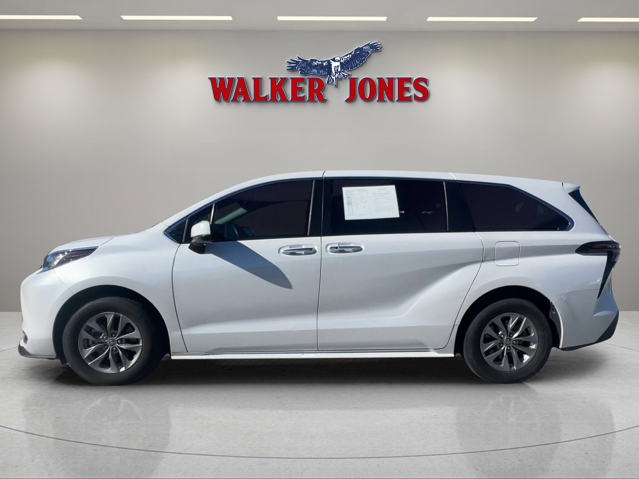 2023 Toyota Sienna XLE