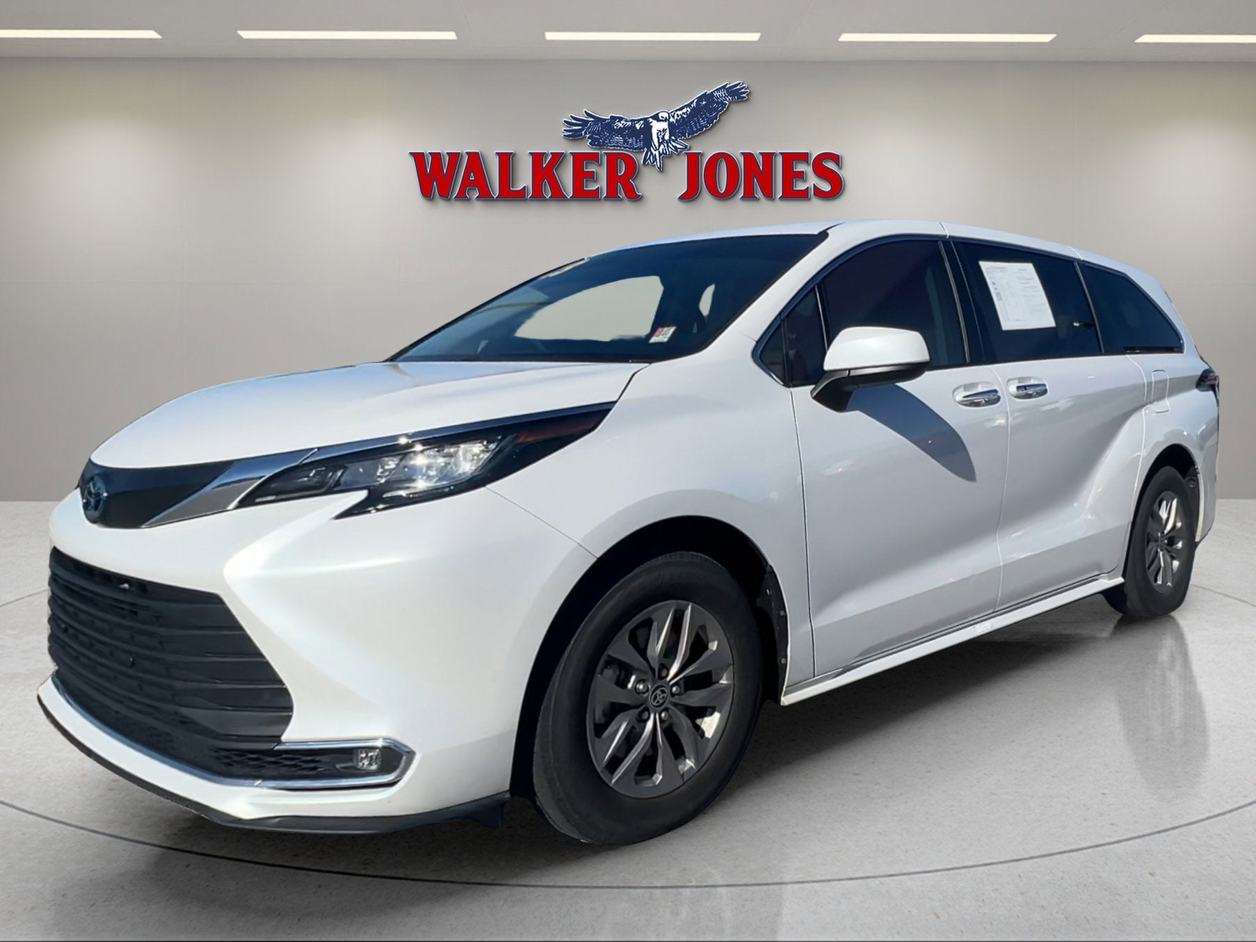 2023 Toyota Sienna XLE