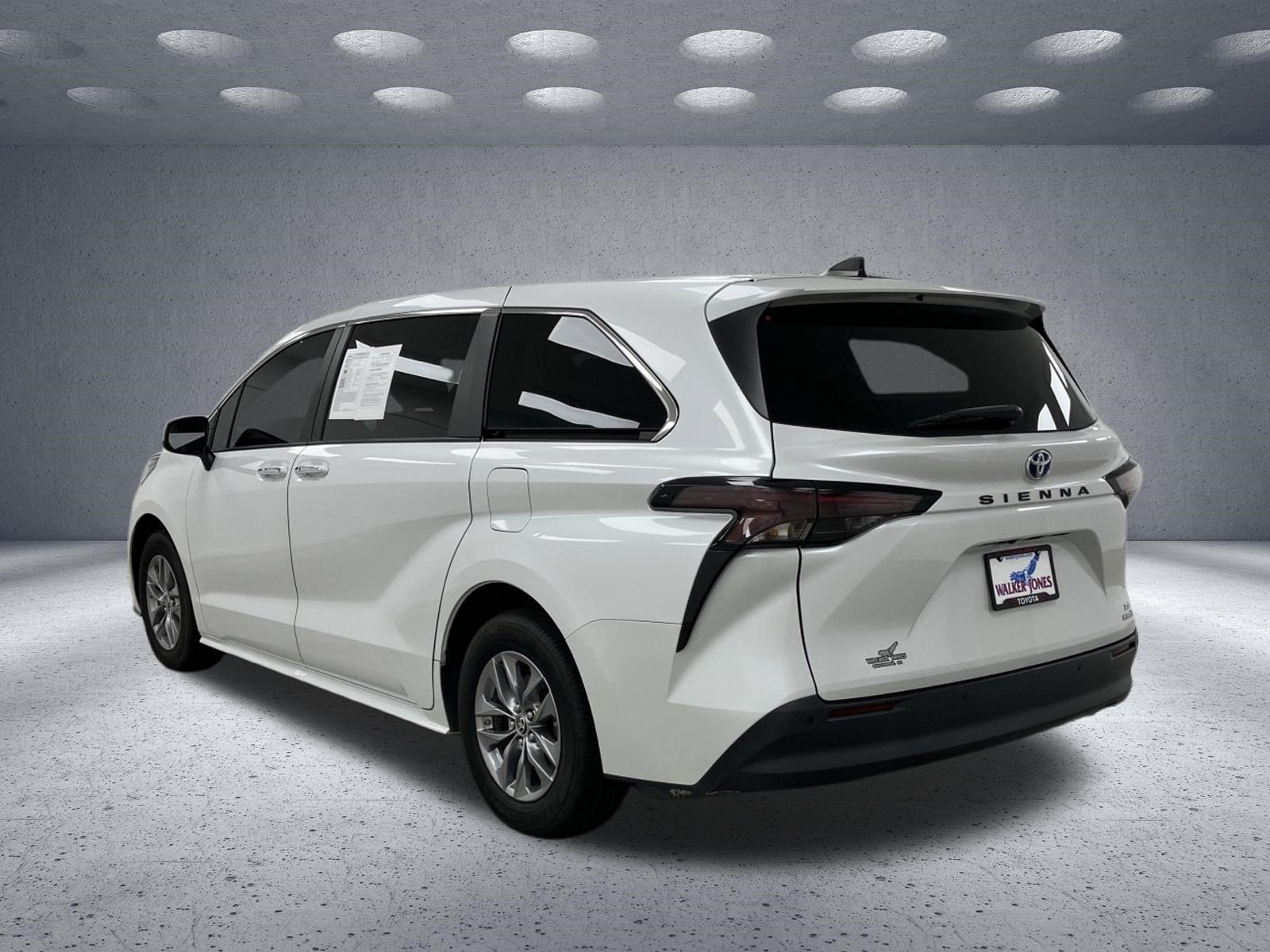 2024 Toyota Sienna XLE