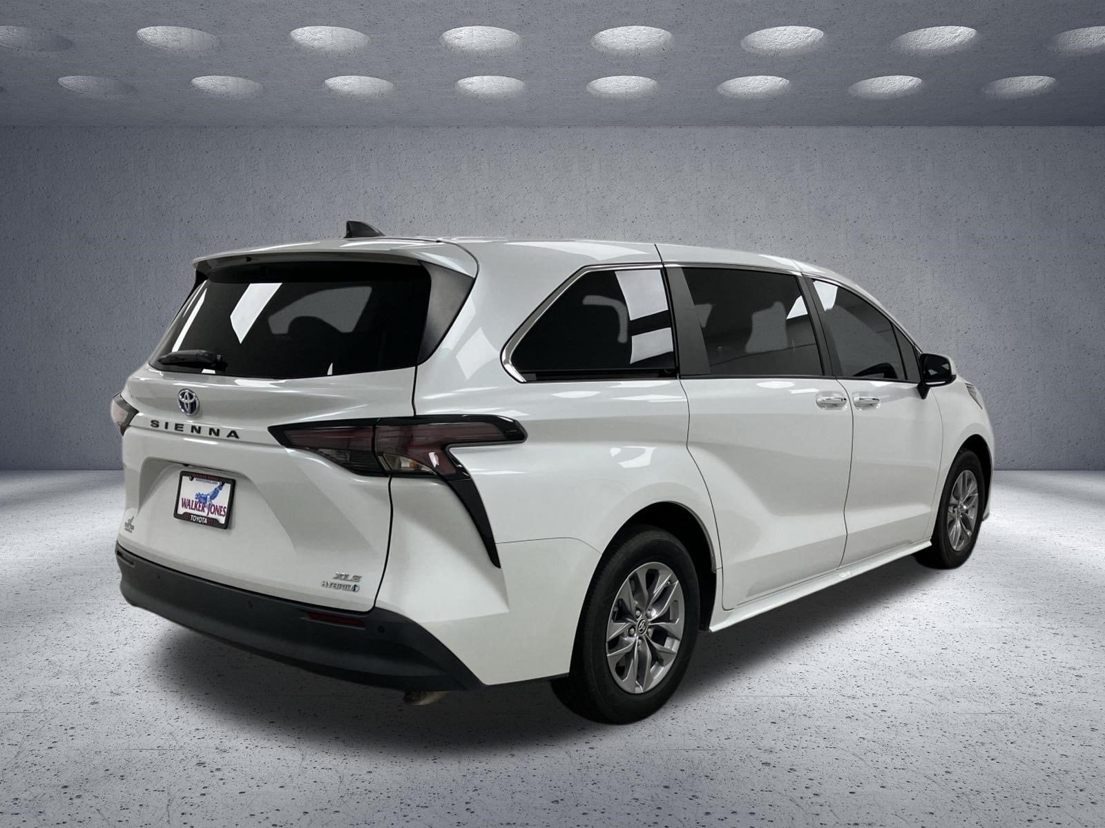 2024 Toyota Sienna XLE