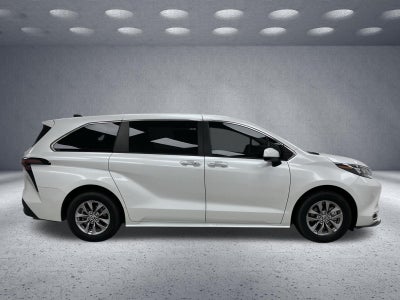 2024 Toyota Sienna XLE