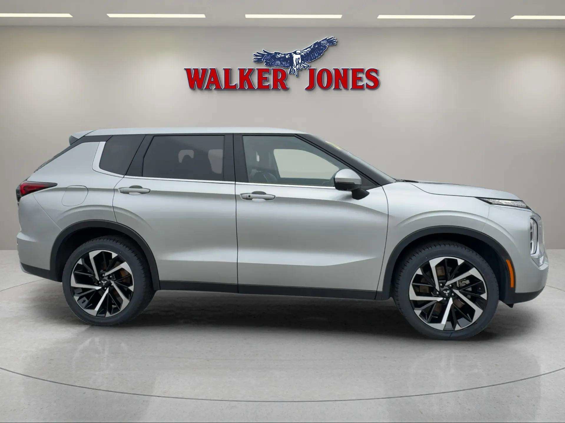 2024 Mitsubishi Outlander SE