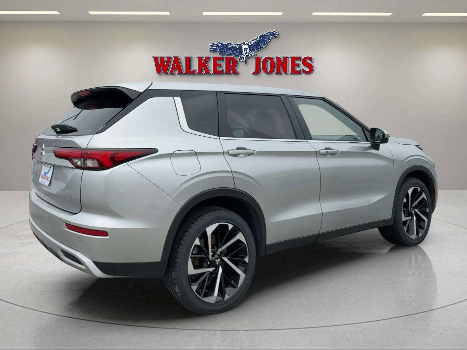 2024 Mitsubishi Outlander SE