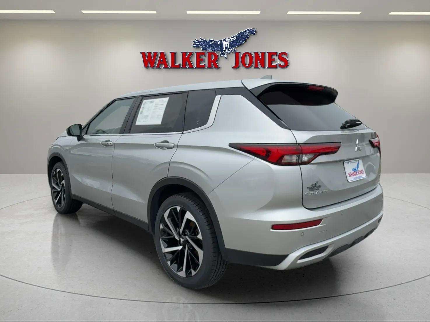 2024 Mitsubishi Outlander SE