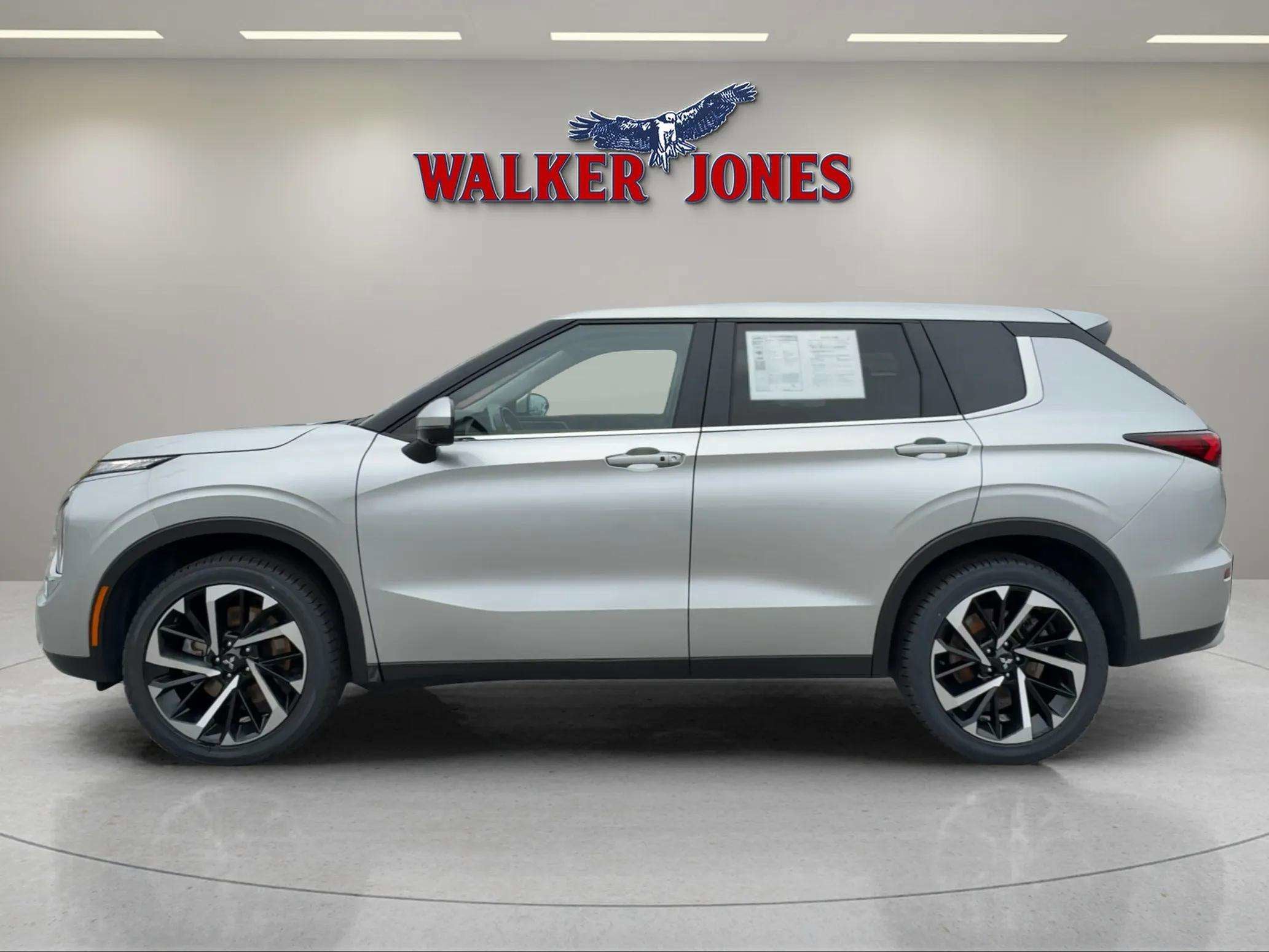 2024 Mitsubishi Outlander SE