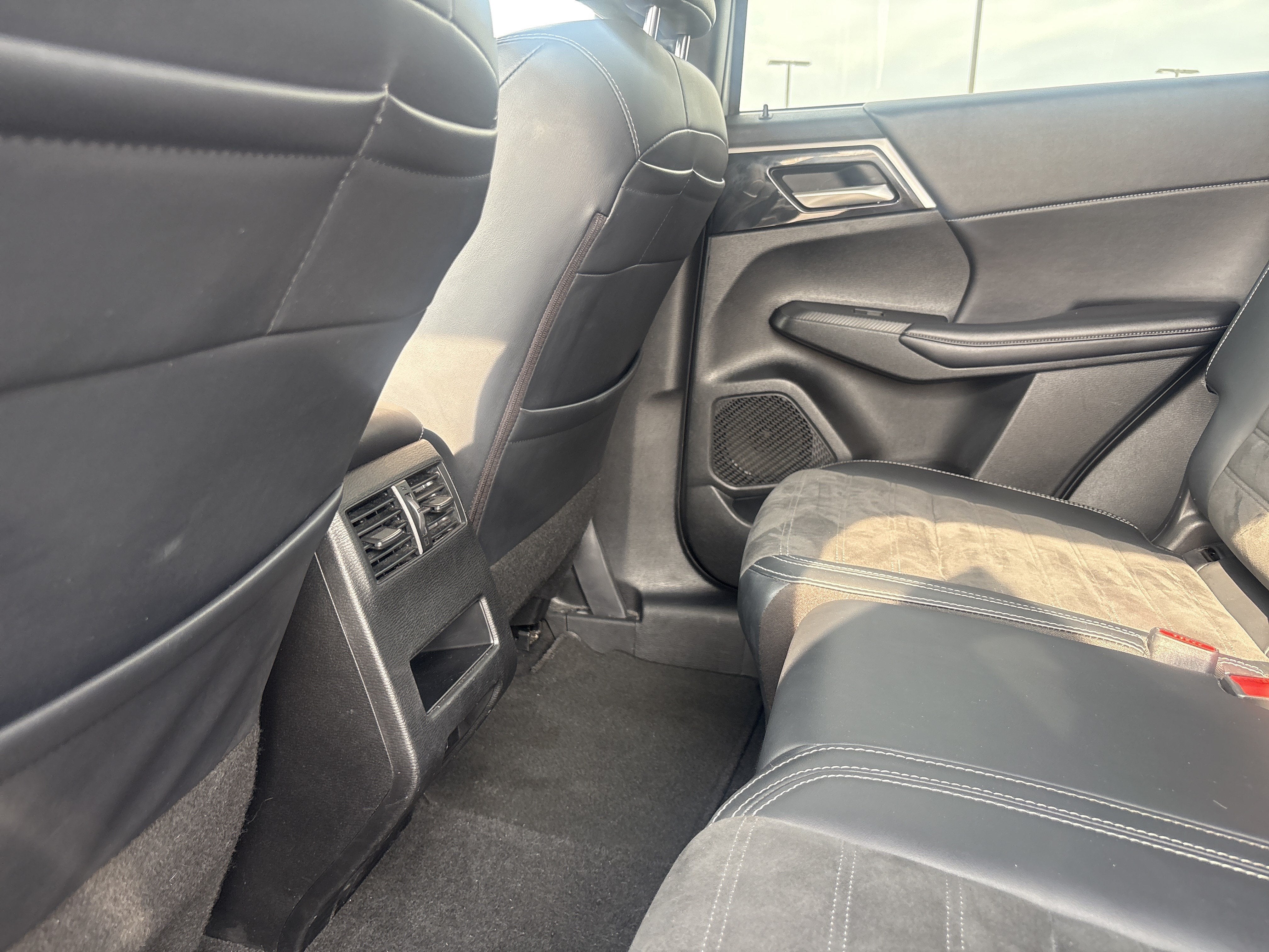 2024 Mitsubishi Outlander SE Black Edition w/Pano Roof