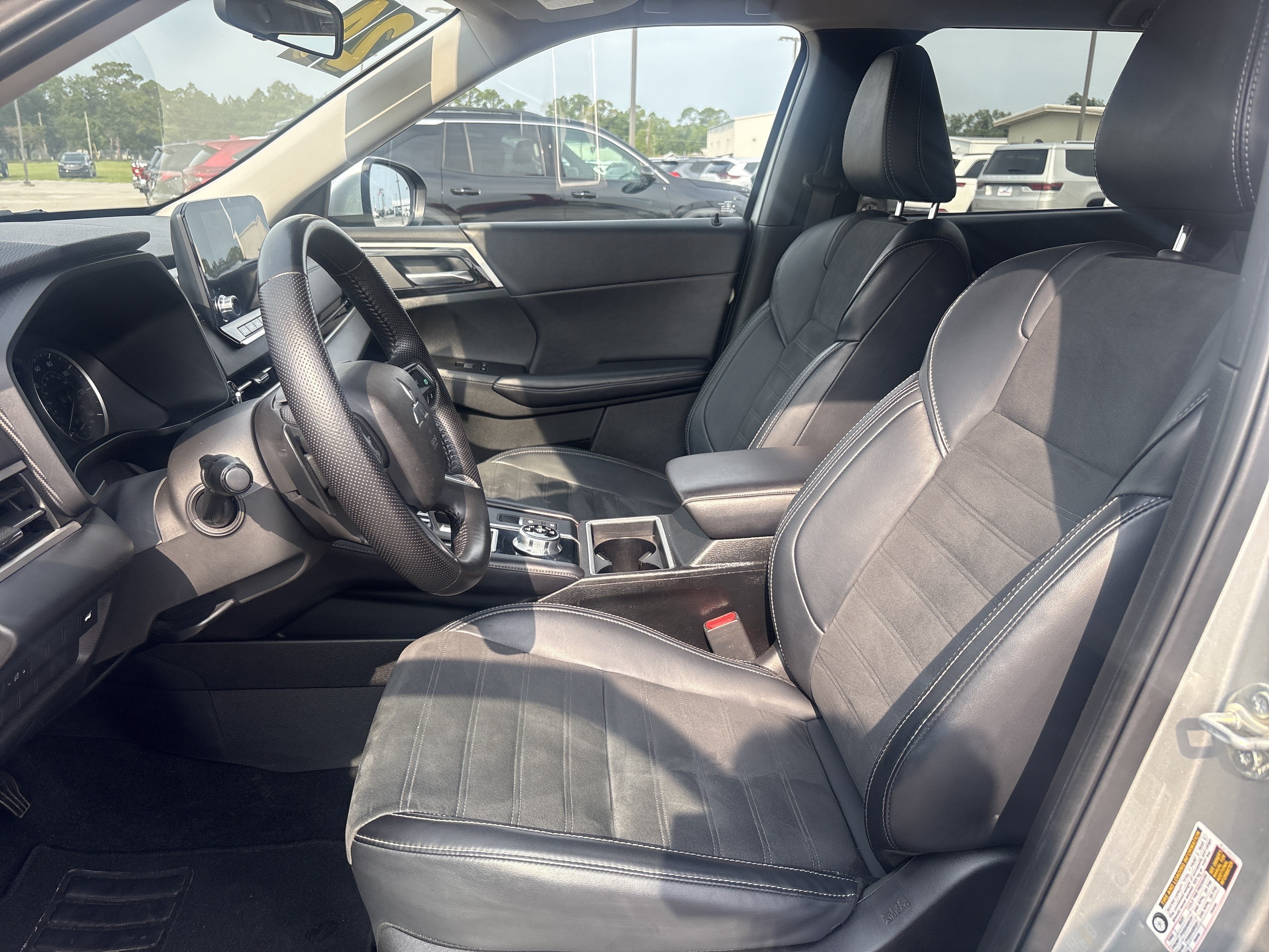 2024 Mitsubishi Outlander SE Black Edition w/Pano Roof