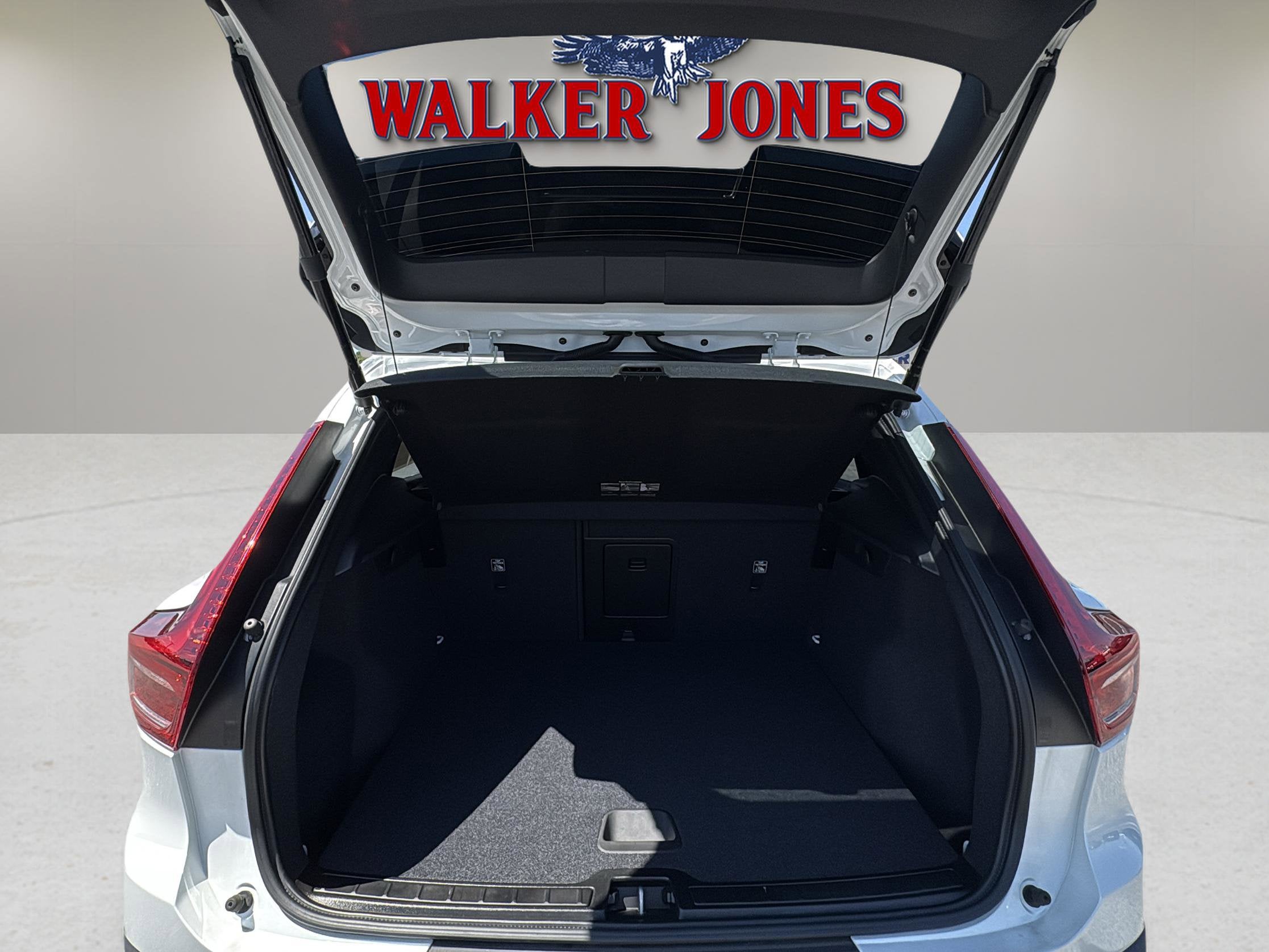 2024 Volvo XC40 B5 AWD CORE BRIGHT THEME