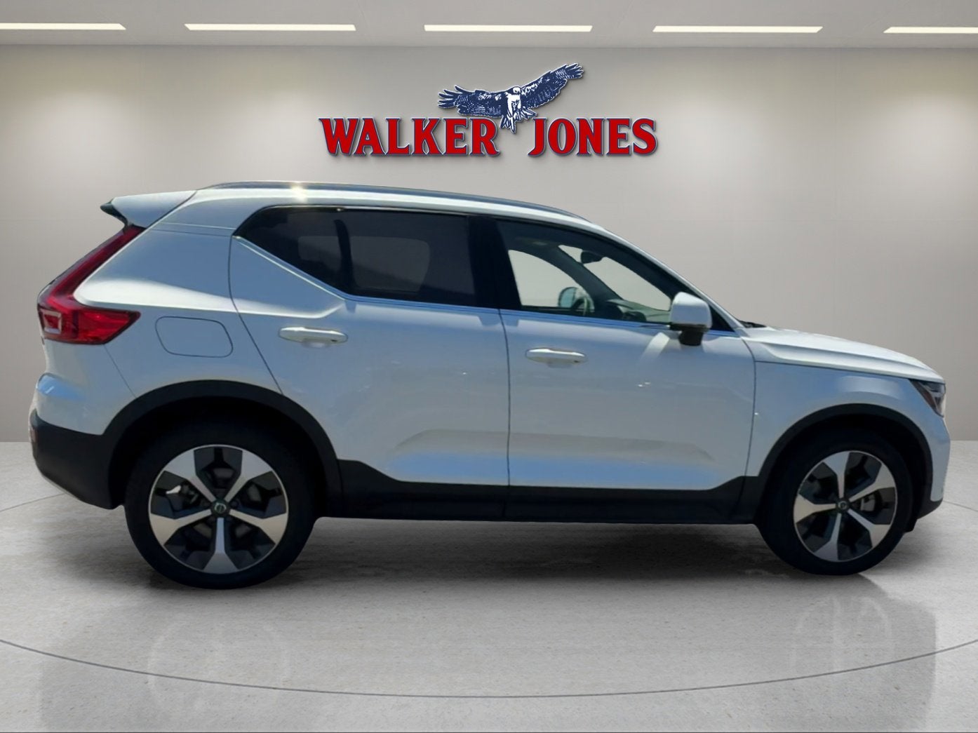 2024 Volvo XC40 B5 AWD CORE BRIGHT THEME